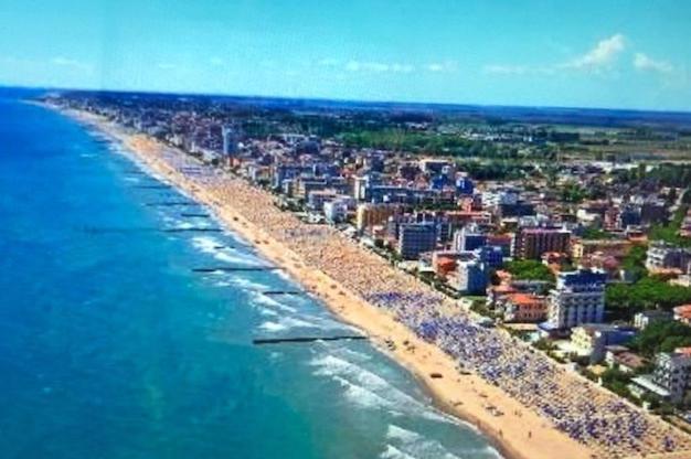 Residence Alba D'Oro Solo Famiglie Jesolo Extérieur photo